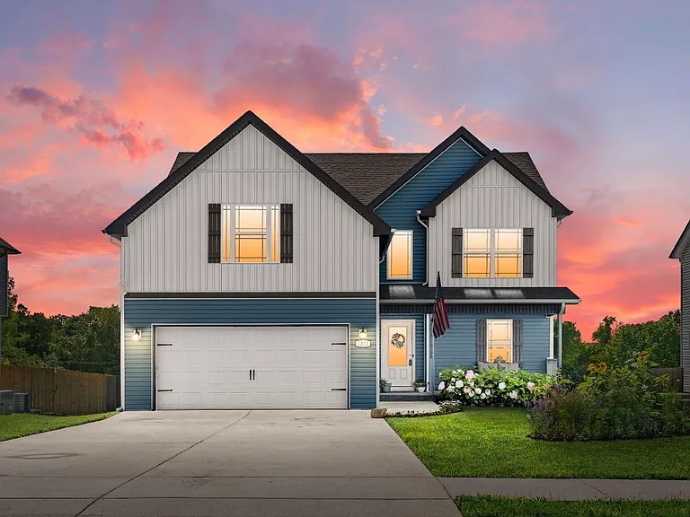 1328 Sussex Dr — Photo 3