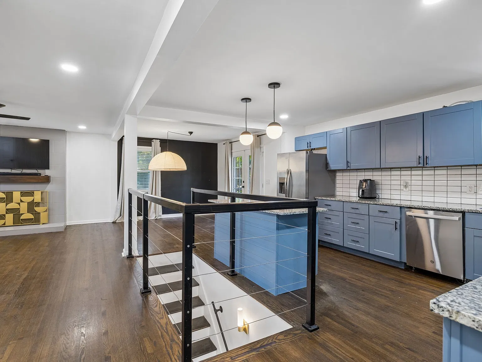 4 bed, 1923 sqft, $2,700 — Photo 4