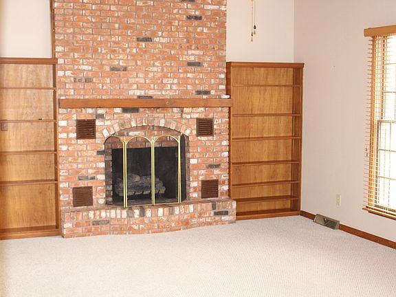 3rd image of 4876 Woodhaven Dr
