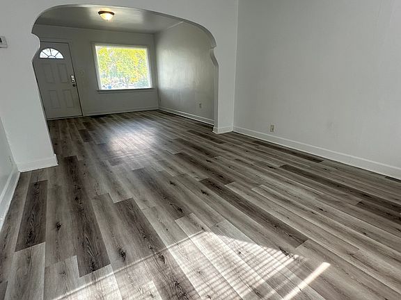5th image of 983 29th St
