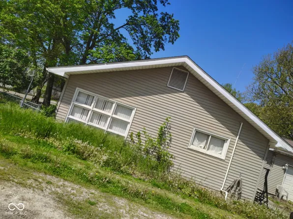 31 W Trinity Ave, Shepardsville, IN 47842