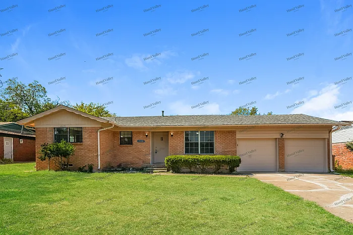 3 bed, 2.0 bath, 1239 sqft, $1,995 — Photo 2