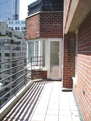 Rented by City Connections Realty | media 3