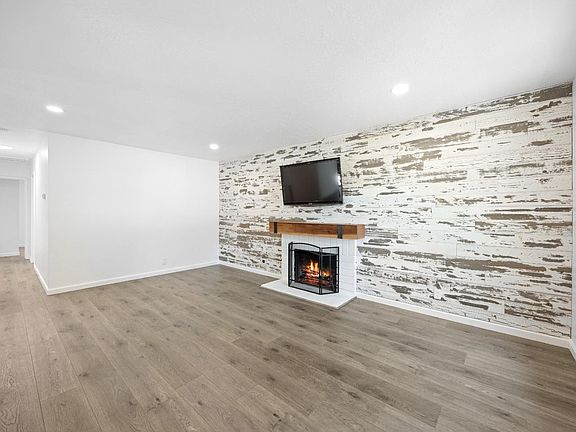 4th image of 3285 Cropley Ave