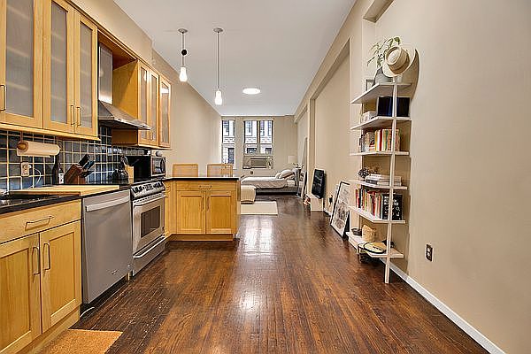 1st image of 23 Waverly Pl APT 5-H