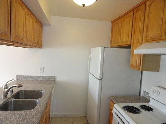 3rd image of 2606 Belmont Ln