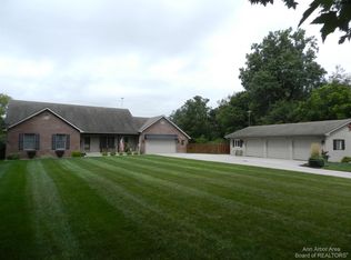 11157 Village Ln, Clinton, MI