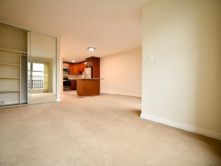 95 Linda Apartments — Photo 6
