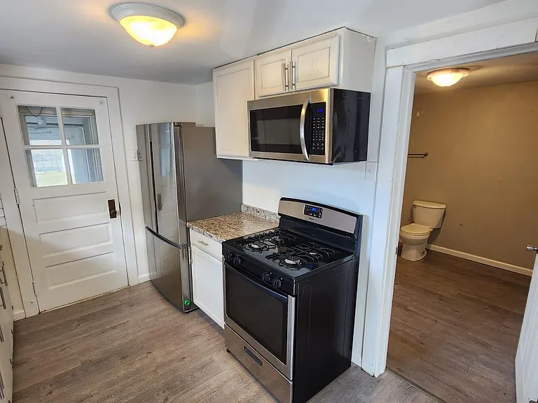 166 E State St #166 — Photo 3