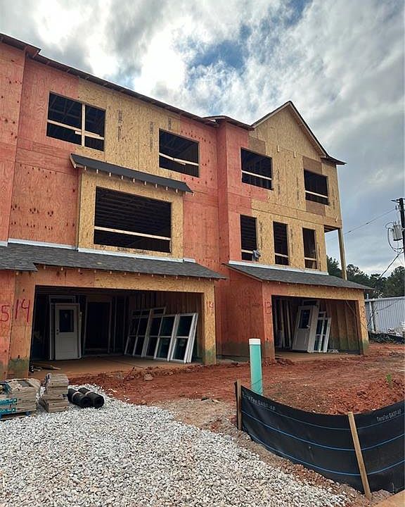 1st image of 3911 Weyman Ln #13