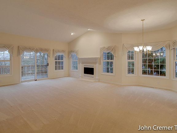 3rd image of 2133 Treeridge Dr SE #119