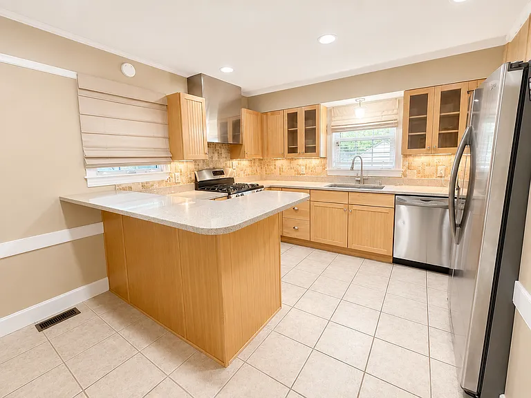 414 Cornell Pl — Photo 11