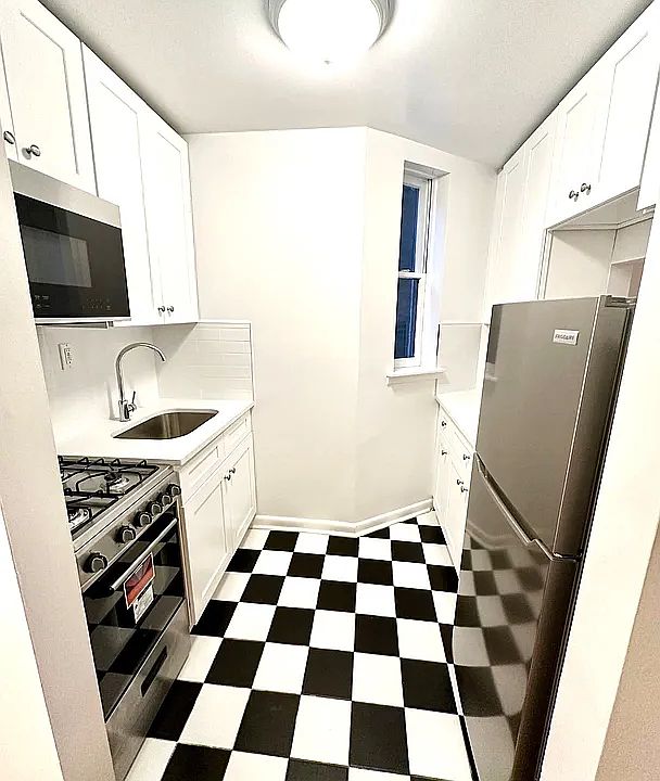 1st image of 886 10th Ave APT 4A