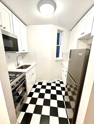 886 10th Ave #4A Photo 1 886 10th Ave #4A Photo 1