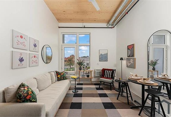 2nd image of 7141 Woodbine Ave