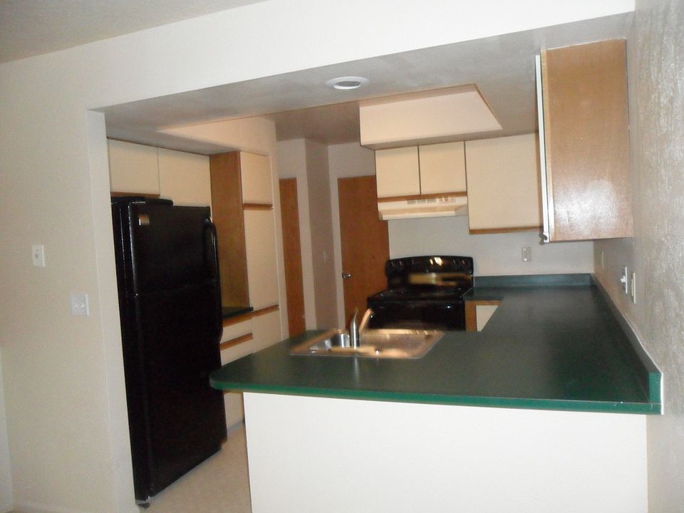 2nd image of 1231 Holland Park Blvd