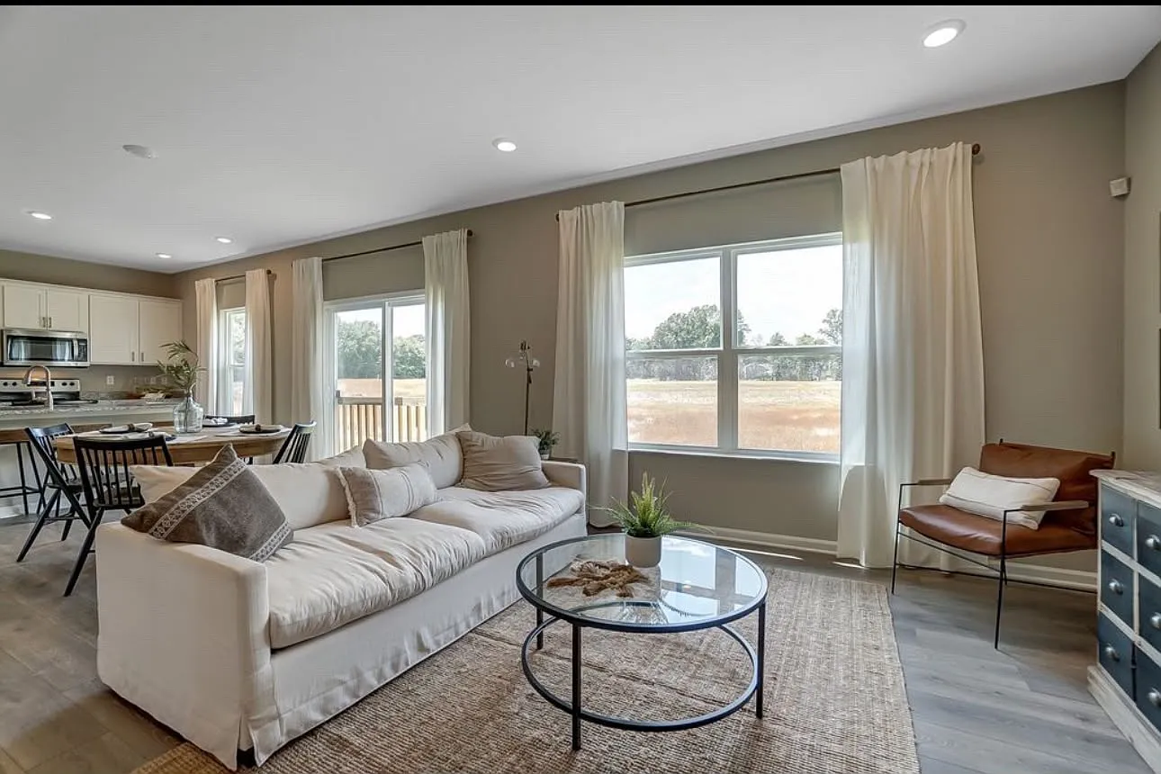 4 bed, 2053 sqft, $3,000 — Photo 3