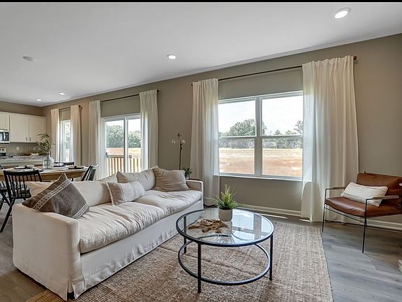 3rd image of 4134 Silver Oak Way
