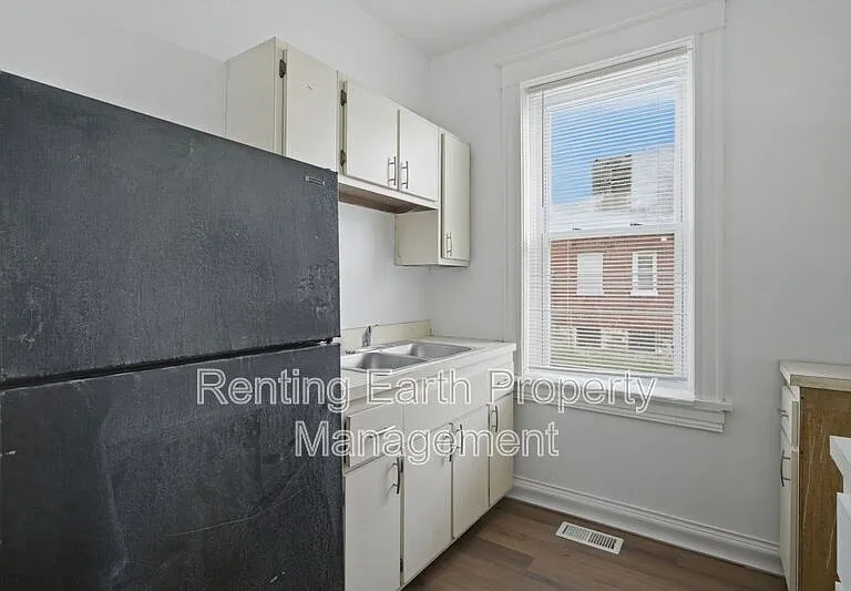 3127 Clay Ave — Photo 8