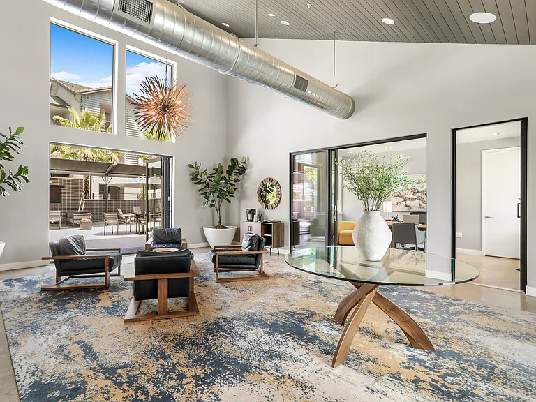 Tesoro Apartments — Photo 8
