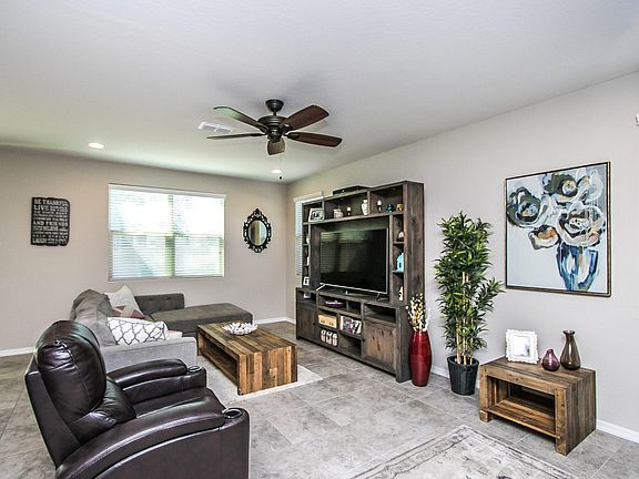 5th image of 315 E Vicenza Dr