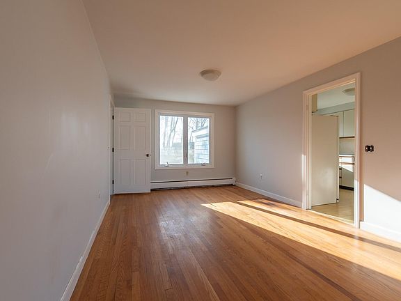 4th image of 21 Ambrose Dr