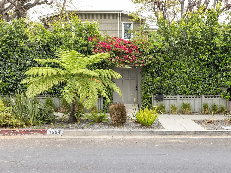 N Sierra Bonita Ave — Photo 35