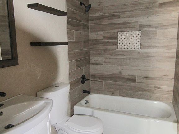 5th image of 203 Hoover Cir