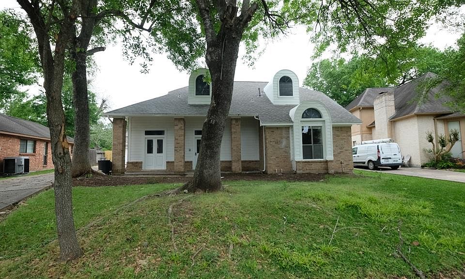 1st image of 2214 Windmill Dr