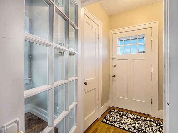 4th image of 420 Cedar St NE