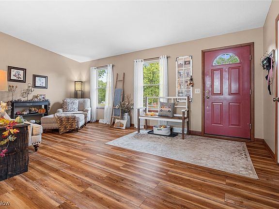 5th image of 2498 Foxfire St NW