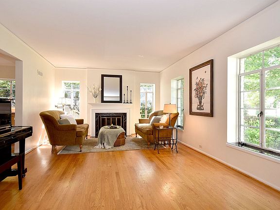 4th image of 251 W Winthrop Ave