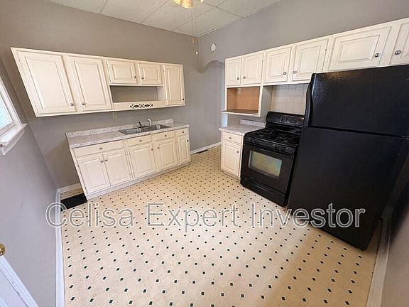 3rd image of 1237 W Packard Ave