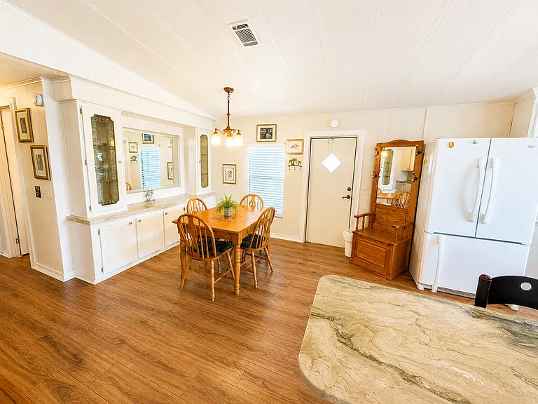 3404 Rainbow Ln — Photo 6