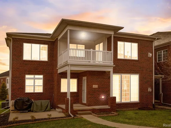 6825 Boulder Pointe Dr, Washington, MI 48094