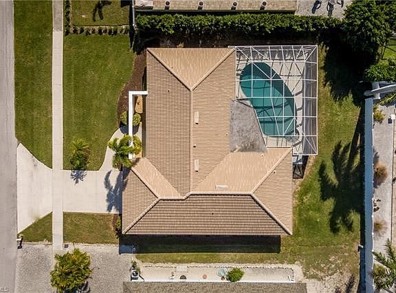 2nd image of 706 Fairlawn Ct