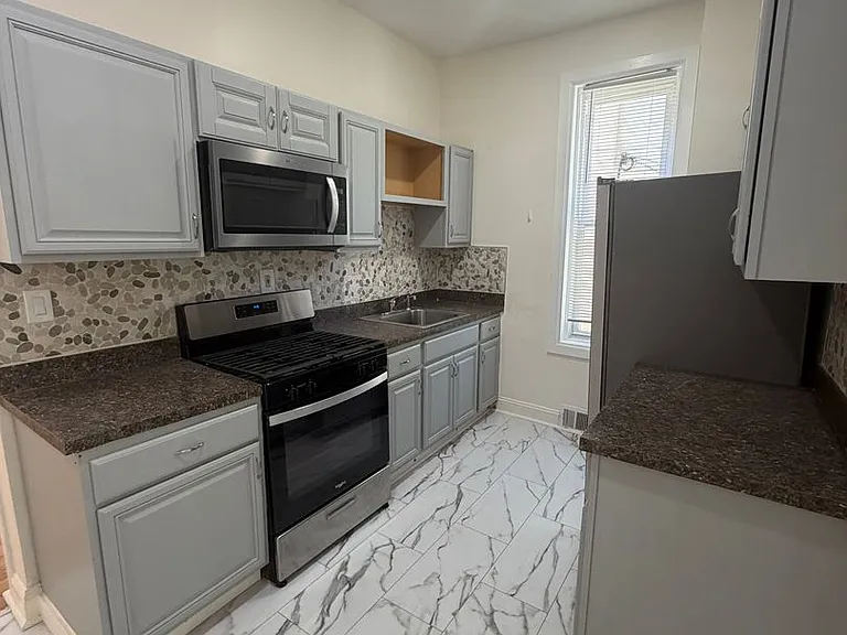 451 W Bringhurst St — Photo 12