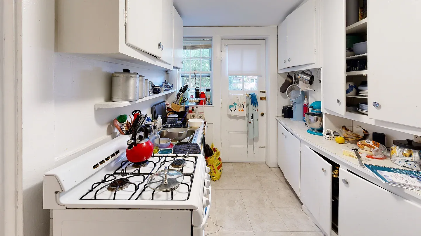 38 Gibson St 3B — Photo 3