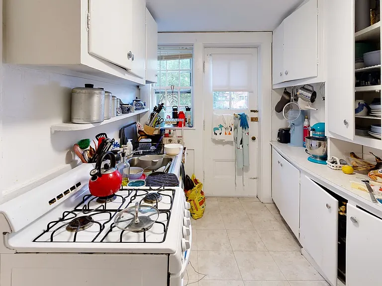 38 Gibson St #3B — Photo 3