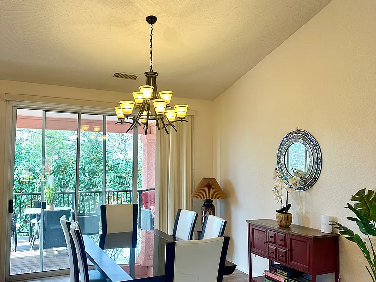 285 Page Pkwy — Photo 9
