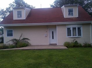 31 Somerset Rd E, Amityville, NY 11701