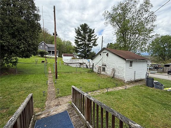 3rd image of 210 Chestnut St