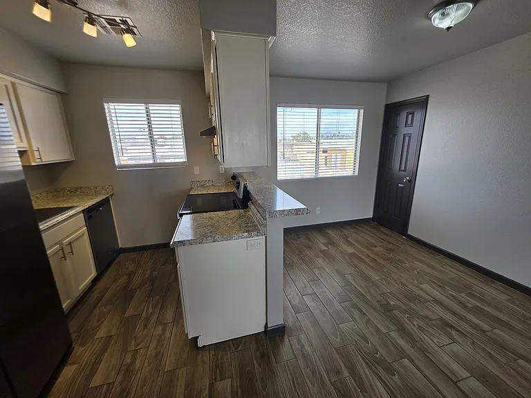 1462 E 28th Ave #4 — Photo 17