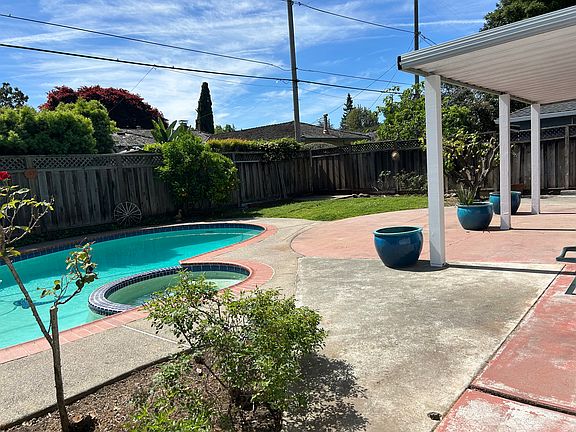 5th image of 1066 Plymouth Dr