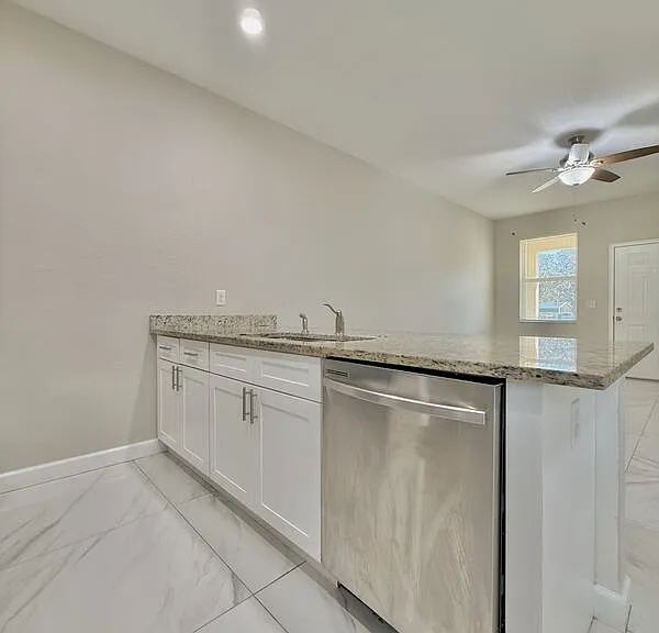 2 W Orange St #101 — Photo 9