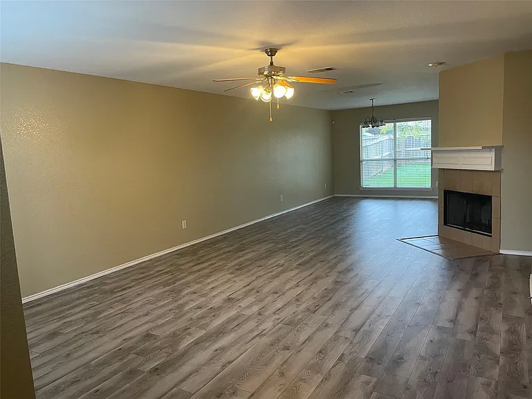 1210 Antoinette Dr — Photo 5