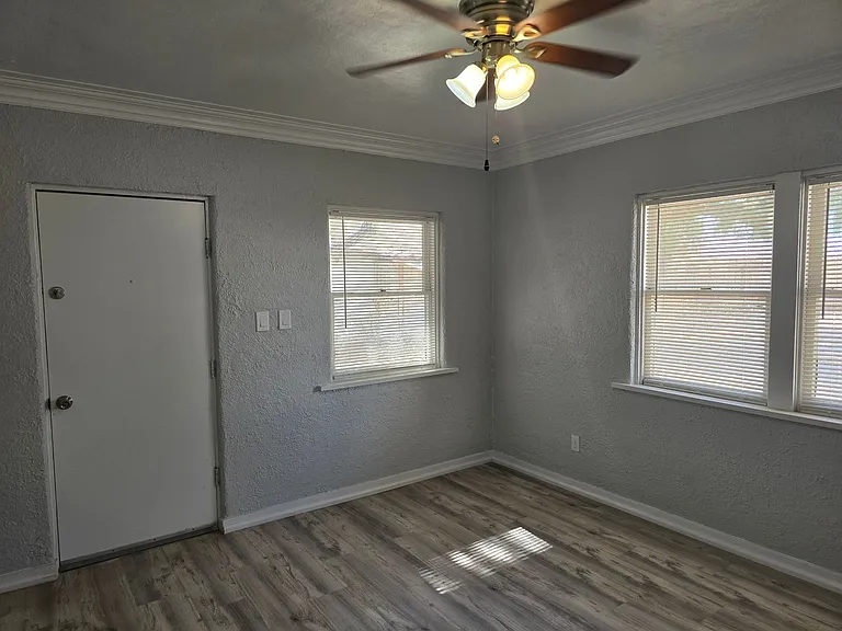 529 W Church Ave — Photo 14