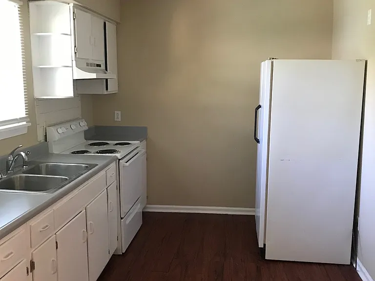 1811 Dalton Ct — Photo 7