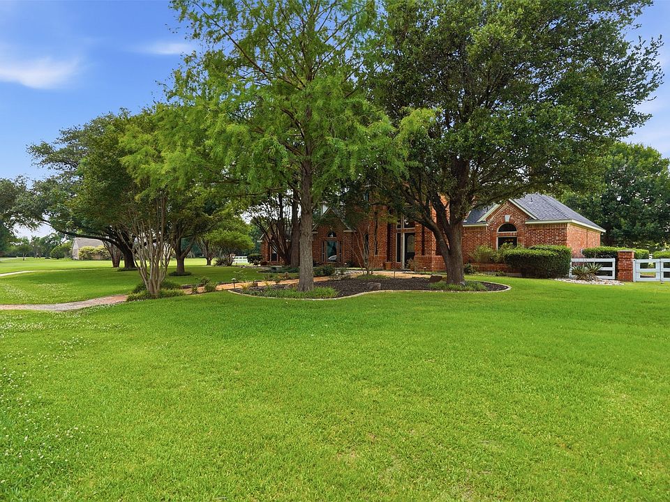 1st image of 7 Kingswood Dr