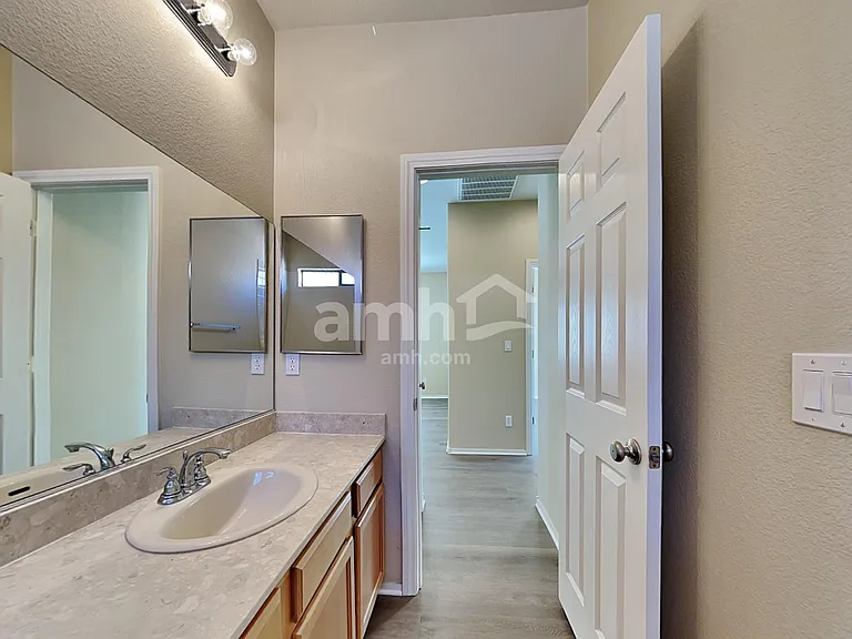 8288 Amtrak Express Ave — Photo 18